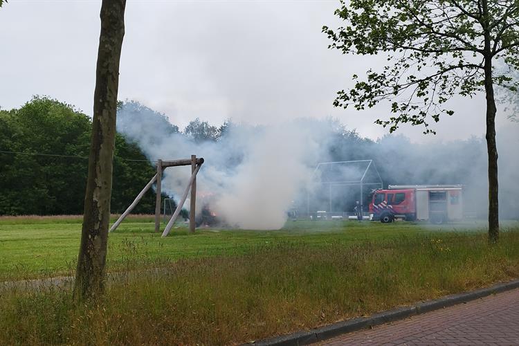 Landbouw voertuig uitgebrand aan het Grasland in Drachten 
