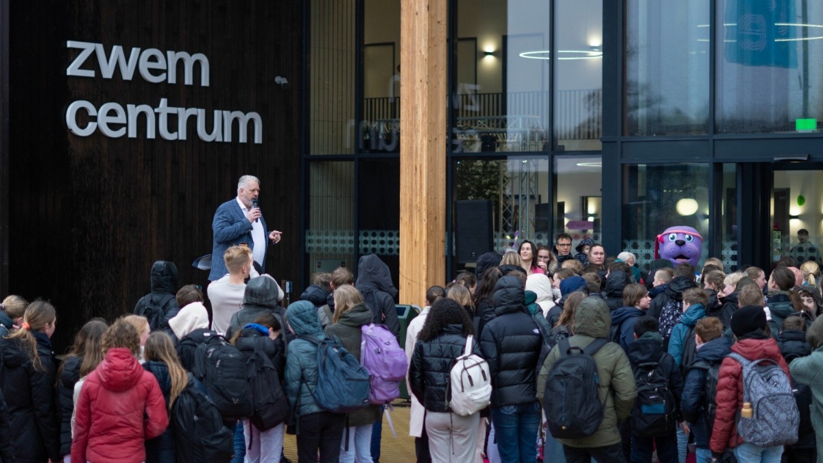 Eerste duik in het nieuwe Zwemcentrum De Welle | Smelne FM