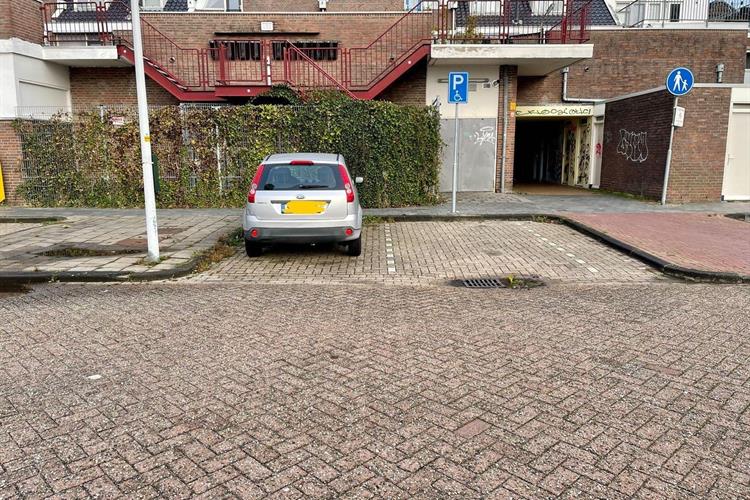 Verlichting 'tunnel' Moleneind jaren stuk