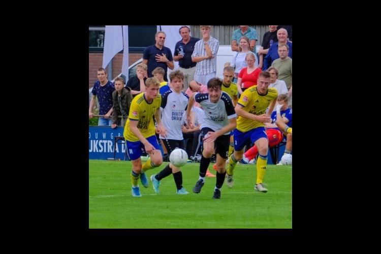 Drachtster Boys oefent tegen sc. Cambuur